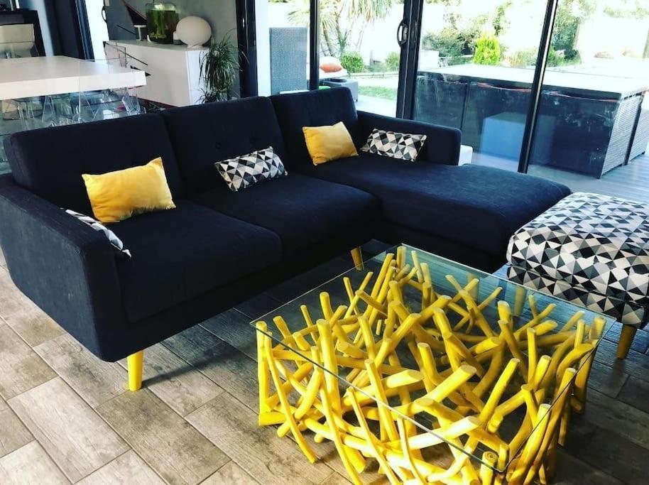Maison De Vacances Contemporaine Avec Piscine Villa Vedène Esterno foto