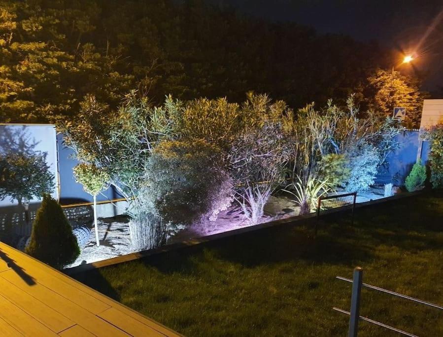 Maison De Vacances Contemporaine Avec Piscine Villa Vedène Esterno foto