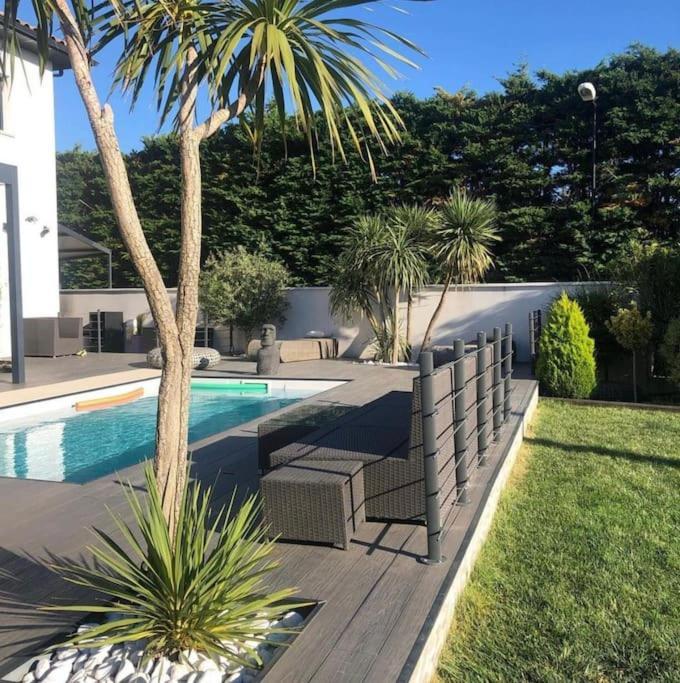 Maison De Vacances Contemporaine Avec Piscine Villa Vedène Esterno foto