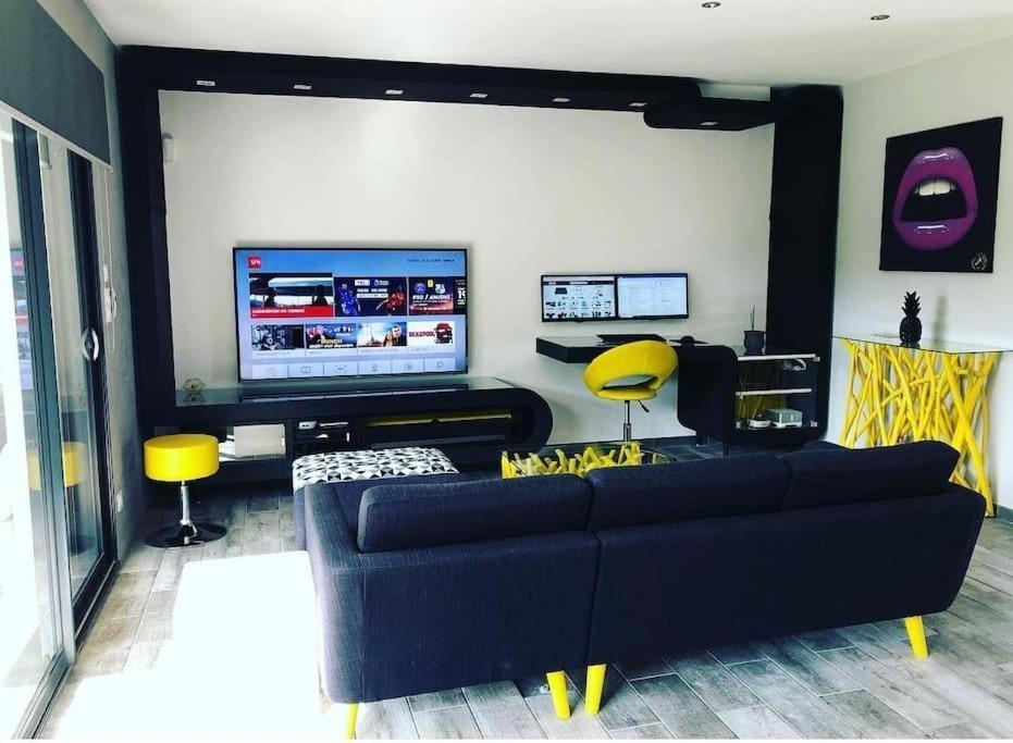 Maison De Vacances Contemporaine Avec Piscine Villa Vedène Esterno foto